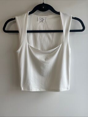Source Unknown White Scoop Neck Tank